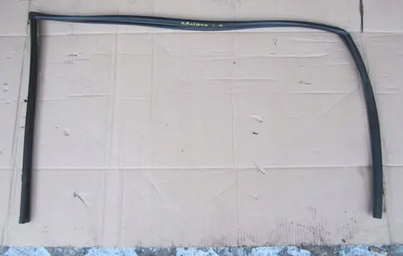 Hyundai Sonata Rubber seal front door window/glass 