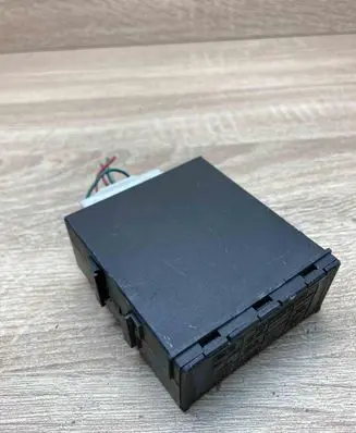 Toyota Avensis T220 Door control unit/module 8974105040 73658912