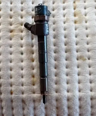 Opel Insignia A Fuel injector 0445110299