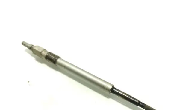 Volkswagen Golf V Glow plug N10579803
