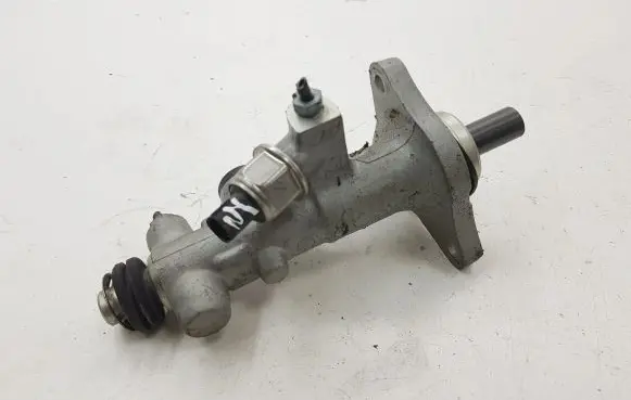 Master brake cylinder