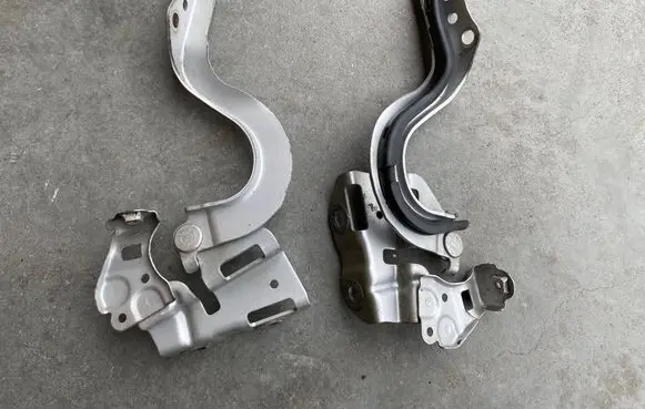 Toyota Auris E180 Engine bonnet/hood hinges