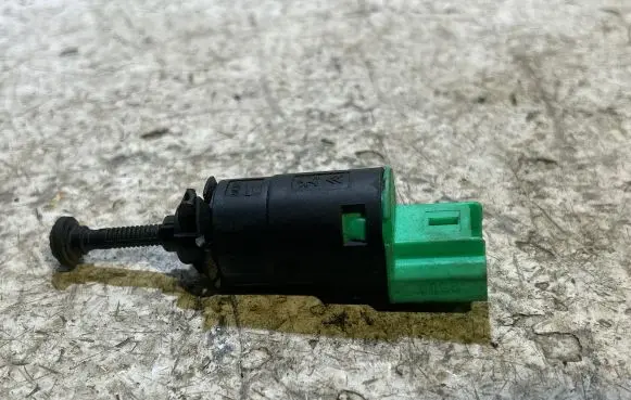 Peugeot 207 Brake pedal sensor switch 9665602380