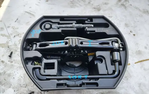 Peugeot 208 I Lift Jack 