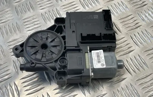Volkswagen PASSAT B7 Front door window regulator motor 3C0959793C 3AA959701A
