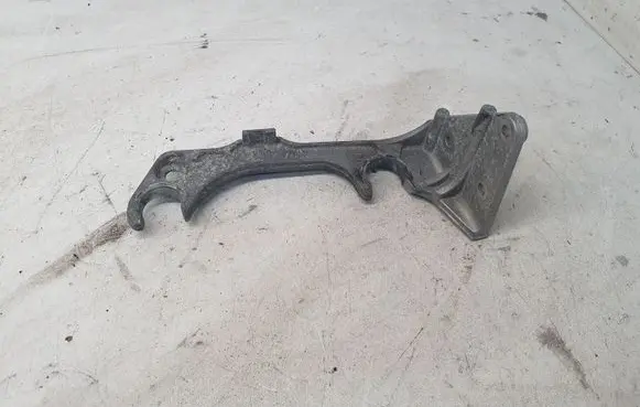 Mercedes-Benz C W204 Air filter cleaner box bracket assembly A6510940127