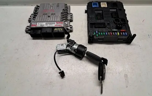 Peugeot 5008 Engine ECU kit and lock set 9800268980