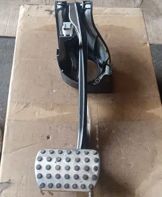 Mercedes-Benz E W212 Brake pedal A2042902301 PP204290074 PP204292025