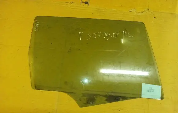 Peugeot 307 Rear door window glass