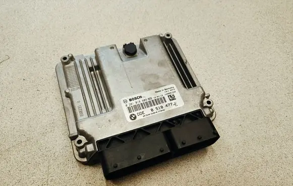 BMW 5 F10 F11 Engine control unit/module 0281018609 8518477 030384706