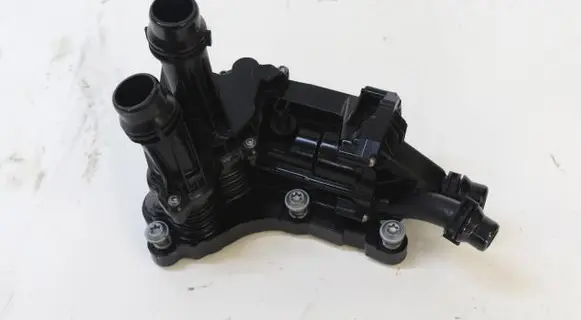 Volkswagen PASSAT B8 Thermostat housing 05L121111Q