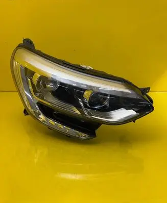 Renault Megane IV Headlight/headlamp 260102555R