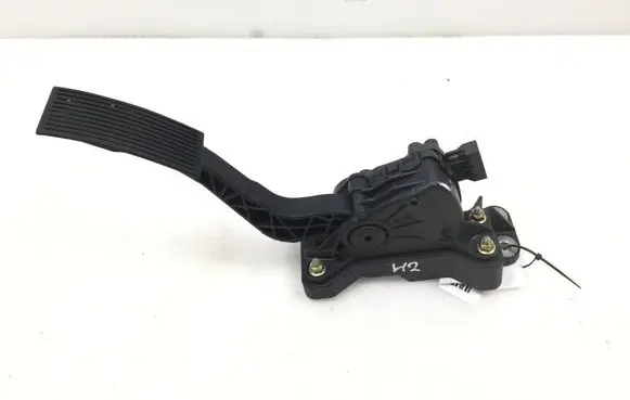 Nissan Pathfinder R51 Accelerator throttle pedal 18002EB400