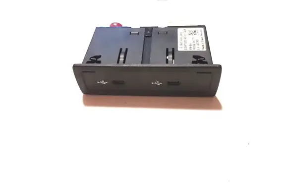 Mercedes-Benz CLA C118 X118 USB socket connector A2478204002 0207603