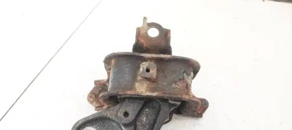 Toyota Yaris Engine mount bracket