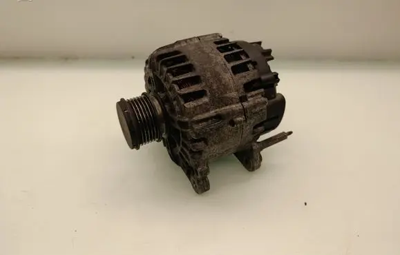 Volkswagen PASSAT B7 Generator/alternator 04L903021D