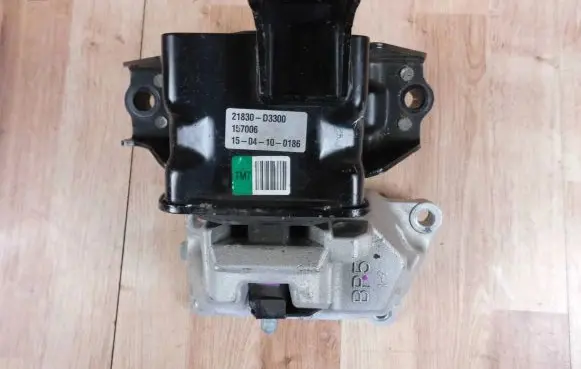 Hyundai Tucson TL Gearbox mounting bracket 21830D3300