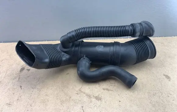BMW 5 E39 Air intake duct part 7786221 13717786221