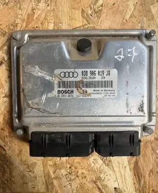 Audi A4 S4 B6 8E 8H Engine control unit/module 038906019JQ 1039S00655 0281011142