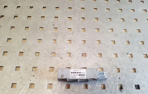 Volvo S80 Airbag deployment crash/impact sensor 9452777