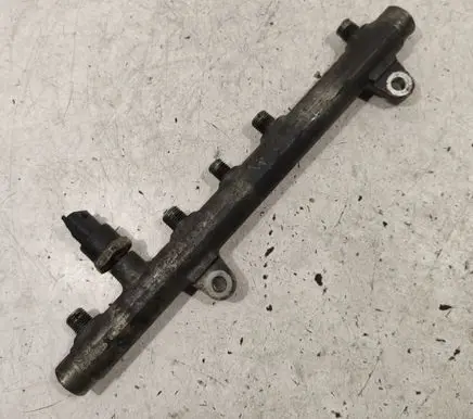 Renault Laguna II Fuel main line pipe 8200347174 0281002522