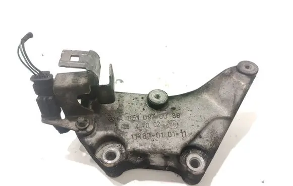Mercedes-Benz E W212 Engine mounting bracket A6510940039