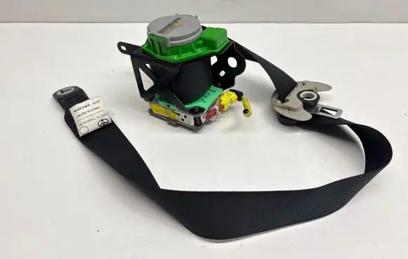 Toyota Auris 150 Front seatbelt 3063559 501PB2P1JD 28022008