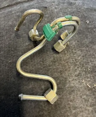 Fuel injector supply line/pipe