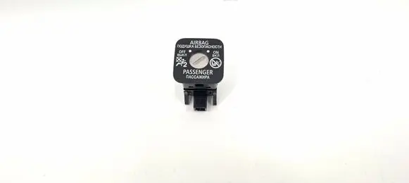 Mitsubishi Outlander Passenger airbag on/off switch 2020P46