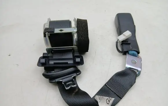Lexus GS 250 350 300H 450H Middle seatbelt buckle (rear) E519005 7H6300