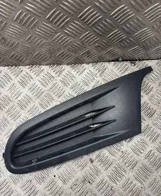 Volkswagen Touran I Front bumper lower grill 1K9853665A