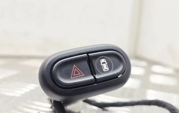Mini One - Cooper F56 F55 Hazard light switch 9317867 61319317867