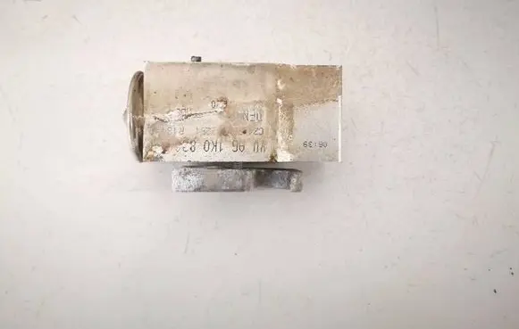 Volkswagen PASSAT B6 Air conditioning (A/C) expansion valve 1K0820679