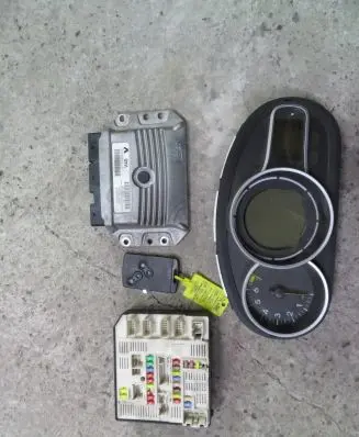 Renault Megane III Engine ECU kit and lock set 