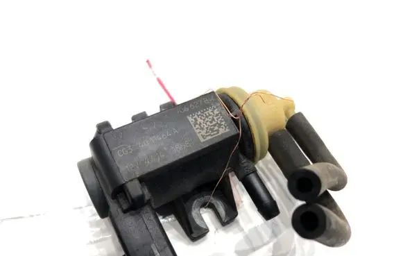 Volkswagen PASSAT B8 Fuel pressure regulator 1K0906627B