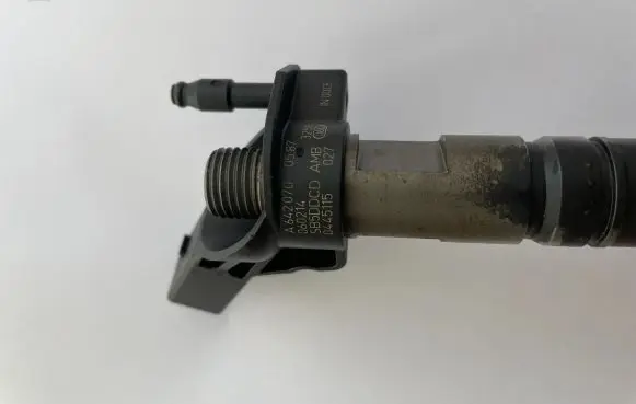 Mercedes-Benz ML W164 Fuel injector A6420700587 0445115027