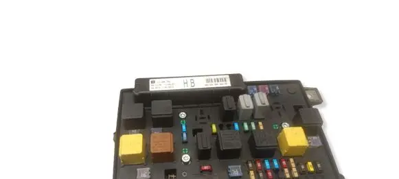 Opel Zafira B Fuse module 13206754