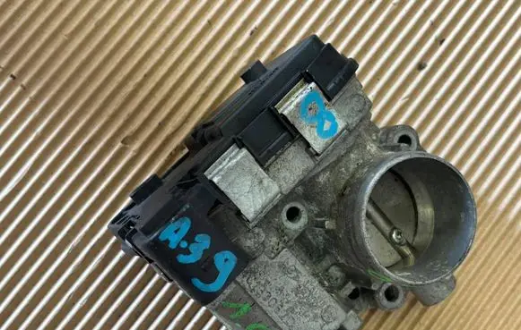 Volkswagen Up Throttle valve 04C133062D