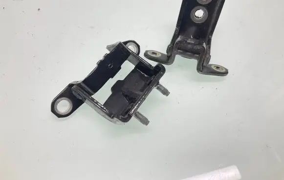 Rear door hinge set