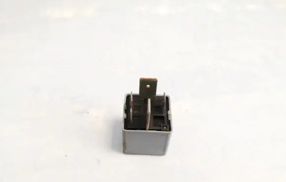 Volkswagen Golf V Other relay 1K0906381 V23134-B52-X426