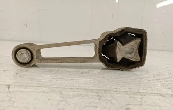 Volvo V60 Engine mount bracket 30793322