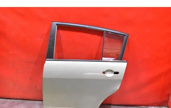 Nissan Tiida C11 Rear door