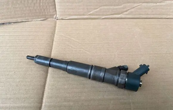BMW 5 E39 Fuel injector 0445110
