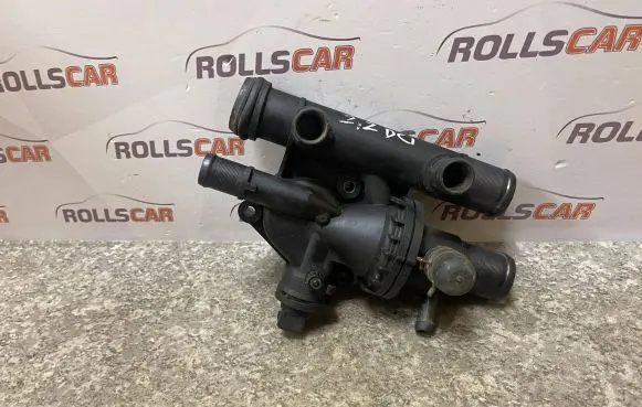 Thermostat/thermostat housing