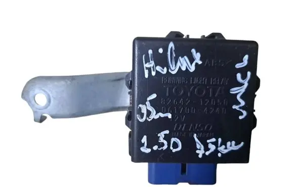 Toyota Hilux (AN10, AN20, AN30) Day light relay 8264212050