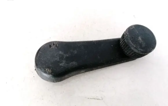 Volkswagen Golf III Front door window winding handle 1H0837581