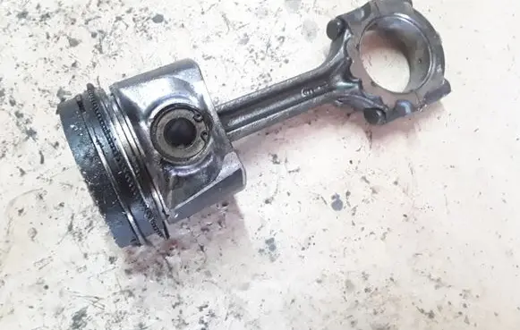 Nissan X-Trail T30 Piston with connecting rod NOCODE