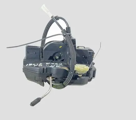 Opel Insignia A Front door lock 3023880