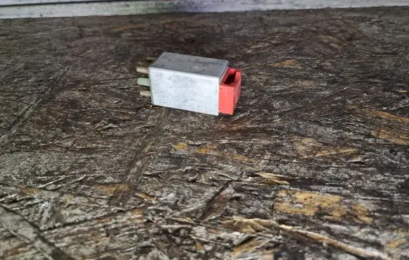 Mercedes-Benz S W126 Other relay 1265404745 897124 83M04