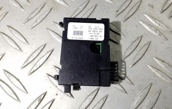 Volkswagen Jetta V Steering angle sensor 1K0959654 00203500 02709119